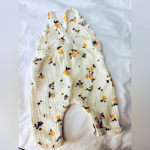 Jessica Simpson romper size 0-3 months - Picture 2 of 2